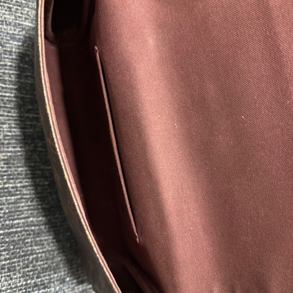 Louis Vuitton Monogram Favorite MM - Picture 10 of 15